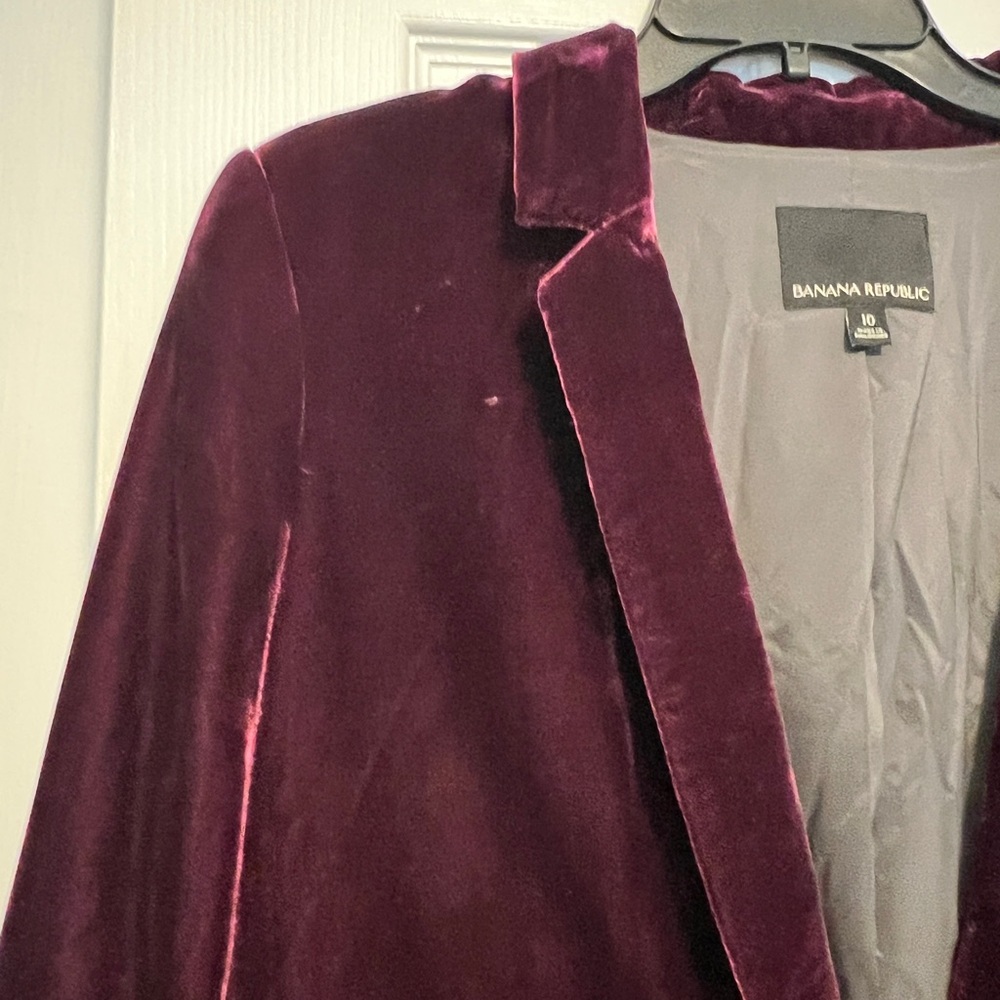 Banana Republic Women's Burgundy Purple Velvet Blazer - Picture 3 of 9